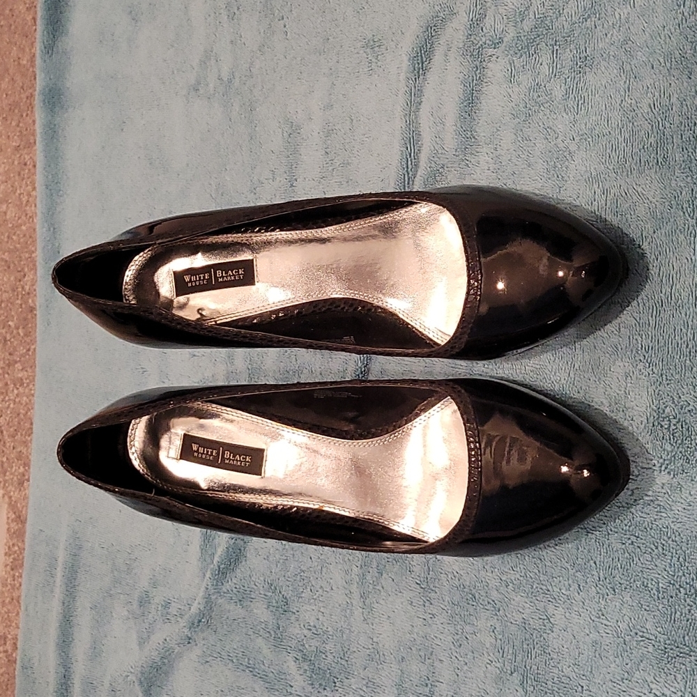 Whbm patent shiny pumps